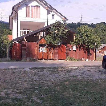 Hotel Casa Denisa Vidraru Transfgarasan Căpăţîneni-Ungureni Esterno foto